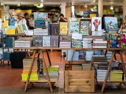 Binggung mencari perpustakaan mana yang memiliki koleksi lengkap? Mending Beli Buku Di Togamas Atau Gramedia Ya Terminal Mojok