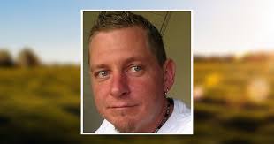 Lois Eberhard's Instagram, Twitter & Facebook