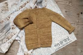 Modele de couverture tricot pour bebe gratuit. Patron De Tricot Pour Bebe Gilet En Avant Les Laines Biscotte Yarns
