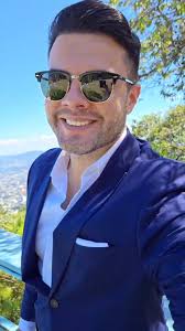 La vida es corta y el mundo es enorme.