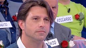 Scopriamo meglio chi è il nuovo tronista della trasmissione uomini e donne di maria de filippi torniamo a. Uomini E Donne Teatini In Puntata Massimiliano Maccarone Ed Ecuba Romano