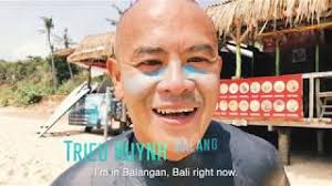 Wearable trash bag for divers and surfers