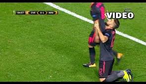 Als erfinder des fallrückziehers wird oft der chilene david arellano bezeichnet, der 1927 gegen spanien. Arsenal Roter Stern Belgrad Olivier Giroud Traumtor Zum 1 0