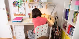 Finden und kaufen sie den qualitativen kinder schreibtisch für ihren nachwuchs: Schreibtisch Fur Kinder 6 Wichtige Regeln Familie De