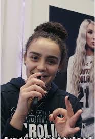 Tessa Wright's Instagram, Twitter & Facebook