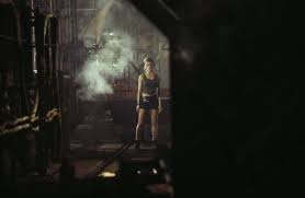 Christmas jones (denise richards) was a nuclear physicist who helped james bond stop renard (robert carlyle) and elektra king's (sophie marceau). Denise Richards As Dr Christmas Jones In The World Is Not Enough 1999 Jamesbond