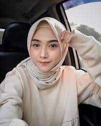 Scopri ricette, idee per la casa, consigli di stile e altre idee da provare. Gaya Berfoto Wanita Berhijab Foto Cewek Cantik Info Wisata Hits