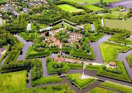 Fort Bourtange A Star Shaped Fort In The Village Of Bourtange Groningen Netherlands This Uniquely Shaped Fort Was Built Duri Bourtange Star Fort Giethoorn