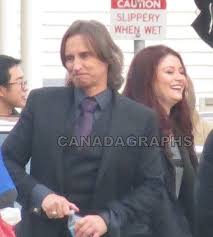 Pin By Saphira Pevensie On Once Upon A Time Once Upon A Time Ouat Funny Robert Carlyle