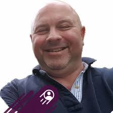 Will the RV battery charge while hooked up to full hook up?