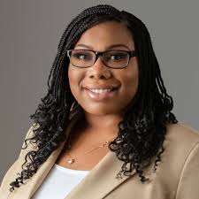 Heather Wills's Instagram, Twitter & Facebook