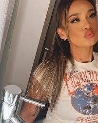 Kim Kimberly's Instagram, Twitter & Facebook