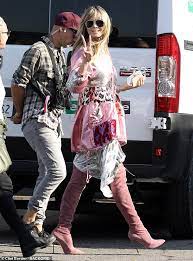Heidi can be seen everywhere. Heidi Klum Flashes A Peace Sign In Head To Toe Pink As She Films Germany S Next Top Model In La Daily Mail Online