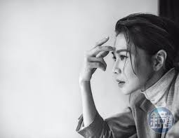 謝盈萱 （1979年12月31日 － ），台灣女演員及劇場演員，人稱「劇場女神」 ， 國立臺北藝術大學 戲劇系畢業 。. é¡å¤§å'– 40æ­²çš„å½¢ç‹€è¬ç›ˆè±