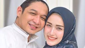 Meski demikian, pasha mengungkapkan bahwa keempat personel ungu lainnya sudah mengetahui proyek terbarunya ini, dan mendukung aksi solo pasha di dunia musik. Pasha Ungu Is No Longer The Deputy Mayor His Wife Welcomes His Return