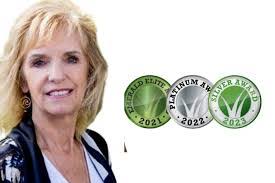 Donna Bowles's Instagram, Twitter & Facebook