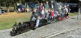 Rc Train That Little Thing Pulling All Those People Wow Model Steam Trains Live Steam Models Live Steam Locomotive