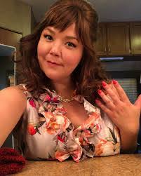 Mary Hollis's Instagram, Twitter & Facebook