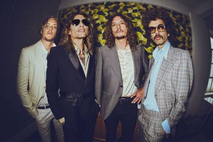The Darkness: The Toast of the Town & Beyond – The Aquarian
