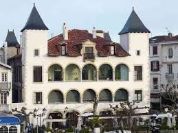 Batie En 1643 Par Joannis De Lohobiague Un Armateur Luzien Enrichi Par La Chasse A La Baleine Et Par Les Butins Des P Chasse A La Baleine Pays Basque Le Large