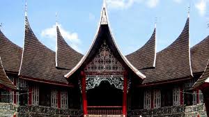 Rumah gadang adalah salah satu rumah adat dengan ciri khas unik yang sampai sekarang masih tetap lestari. Rumah Adat Sumatera Barat Nama Ciri Dan Gambar Freedomsiana