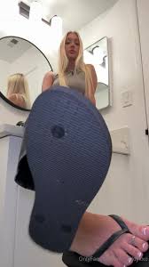 Xomaddy flip flops- bare soles and hot feet on ThisVid