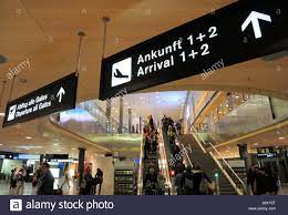 The cost for a single journey into zurich city center will be around eur 49.00 or chf 60.00. Internationale Abflug Und Ankunftsgate1 2 Flughafen Zurich Kloten Zrh Lszh Schweiz Ch Stockfotografie Alamy