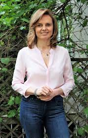 In 1991 she moved to the united states where she performed at several theaters, the last in 1997. Beata Fido Home Facebook