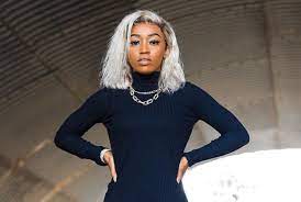 She became an internet celebrity after she posted a video of her dancing on her socia. Qtbino J659vmm