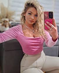 Ona je vučica.Nikada neće prihvatiti lance ali je simbol vjernosti. " 🐺