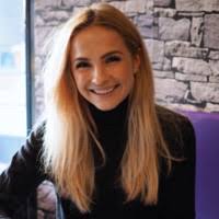 Caroline Hartung's Instagram, Twitter & Facebook