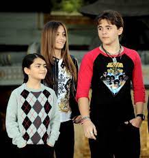 Mj prince queen michael jordan thriller the beatles rihanna usher rock. Prince Michael Paris Und Blanket So Sehen Michael Jacksons Kinder Heute Aus