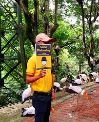 Taman burung yang berkeluasan 20.9 ekar ini menempatkan sehingga 3,000 ekor burung dari pelbagai spesies seperti burung helang, burung enggang, burung hantu dan banyak lagi. Aktiviti Menarik Di Taman Burung Kuala Lumpur Qisstiera