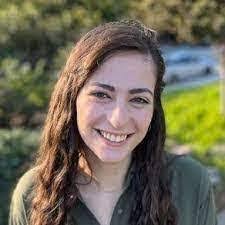 Julia Simovsky's Instagram, Twitter & Facebook