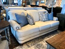 Bay Bridge Traditional Sofa By Flexsteel Available At Www Muellerfurniture Com Or In Store At Mueller Furniture And Furniture Traditional Sofa Spring Bedroom
