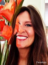 Laura Moe's Instagram, Twitter & Facebook