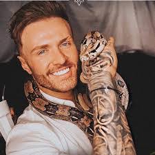 Kyle Hair's Instagram, Twitter & Facebook