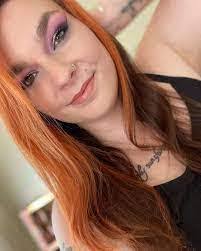 Elizabeth Confer's Instagram, Twitter & Facebook