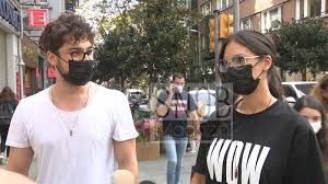Türk bir ailenin kızı olarak dünyaya gelen ebru şam yaş olarak. Zumruduanka Nin Yildizi Alp Navruz Sevgilisiyle Yakalandi Haber Takvimi