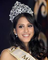 She has a Chinese mother and a Pakistani father.