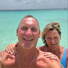 Do men need dress pants to get into any of the restaurants? Or is shorts ok?