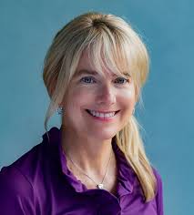 Lisa Holland's Instagram, Twitter & Facebook