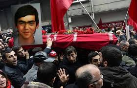 Polis tarafından atılan gaz kapsülü nün başına isabet etmesi sonucu yaralanmıştı. 15 Year Old Gezi Victim Berkin Elvan Dies After 269 Days In Coma Turkey News