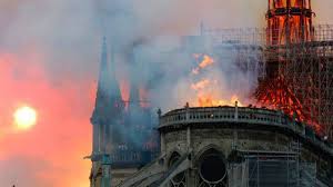 Catedrala notre dames a luat foc. Agora Incendiu De ProporÈii La Catedrala Notre Dame Din Paris 400 De Pompieri LuptÄ Cu FlÄcÄrile Foto Video Update