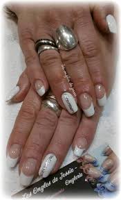 Tout d'abord, pensez à la préparation de tous les matériels indispensables pour la réalisation de votre french manucure : Poses French Et Naturel Les Ongles De Jessie