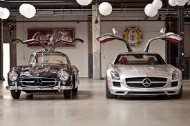 Mercedescomparing 1955 To 2011 The 1955 Mercedes Benz 300sl Gullwing Is One Of The Prettiest Cars Ever Built And Whi Mercedes Benz 300 Mercedes Benz Mercedes