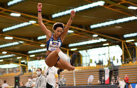 Mihambo to headline the istaf indoor in berlin malaika mihambo provided the highlight of last year's istaf indoor meeting in berlin when she sailed out to an indoor lifetime best of 7.07m in the sixth round, the longest jump recorded either indoors or outdoors in 2020. Malaika Mihambo Und Christina Schwanitz Fuhren Deutsches Em Team An