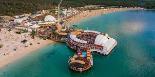 Partyclub zrce novalja / kroatien. Strand Zrce Pag Unterkunft Und Appartements In Der Nahe Direkt Kroatien De
