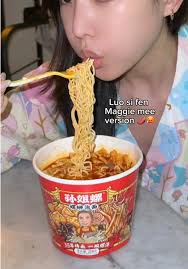 Maggie Mee's Instagram, Twitter & Facebook