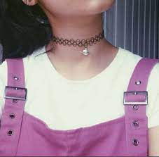 The following contents will show you how to make this tattoo choker necklace. 11 Tattoo Choker Necklaces And Diy How To Make One